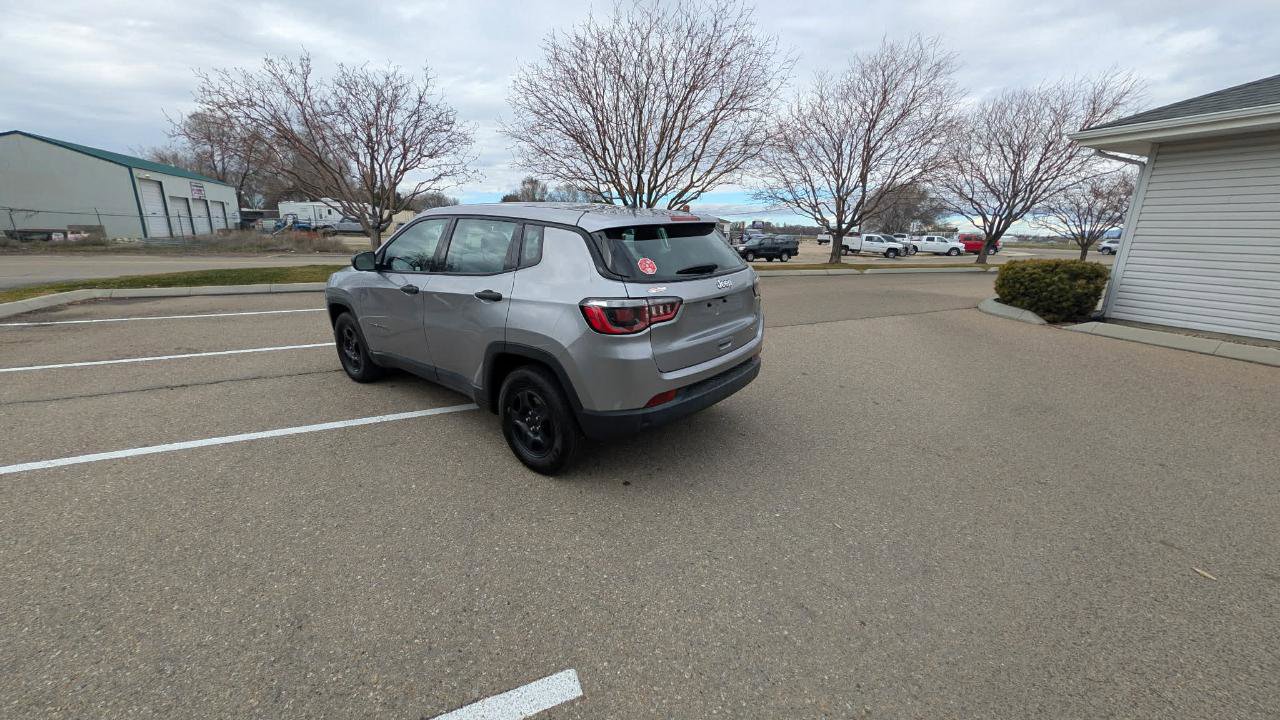 Used 2018 Jeep Compass Sport image 3