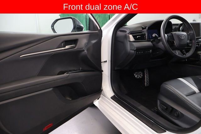 Used 2025 Toyota Camry SE image 11