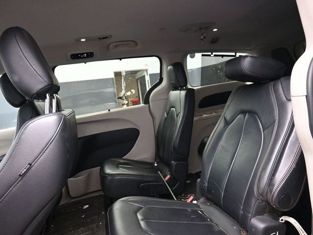 Used 2017 Chrysler Pacifica Touring-L w/ Tire & Wheel Group image 27