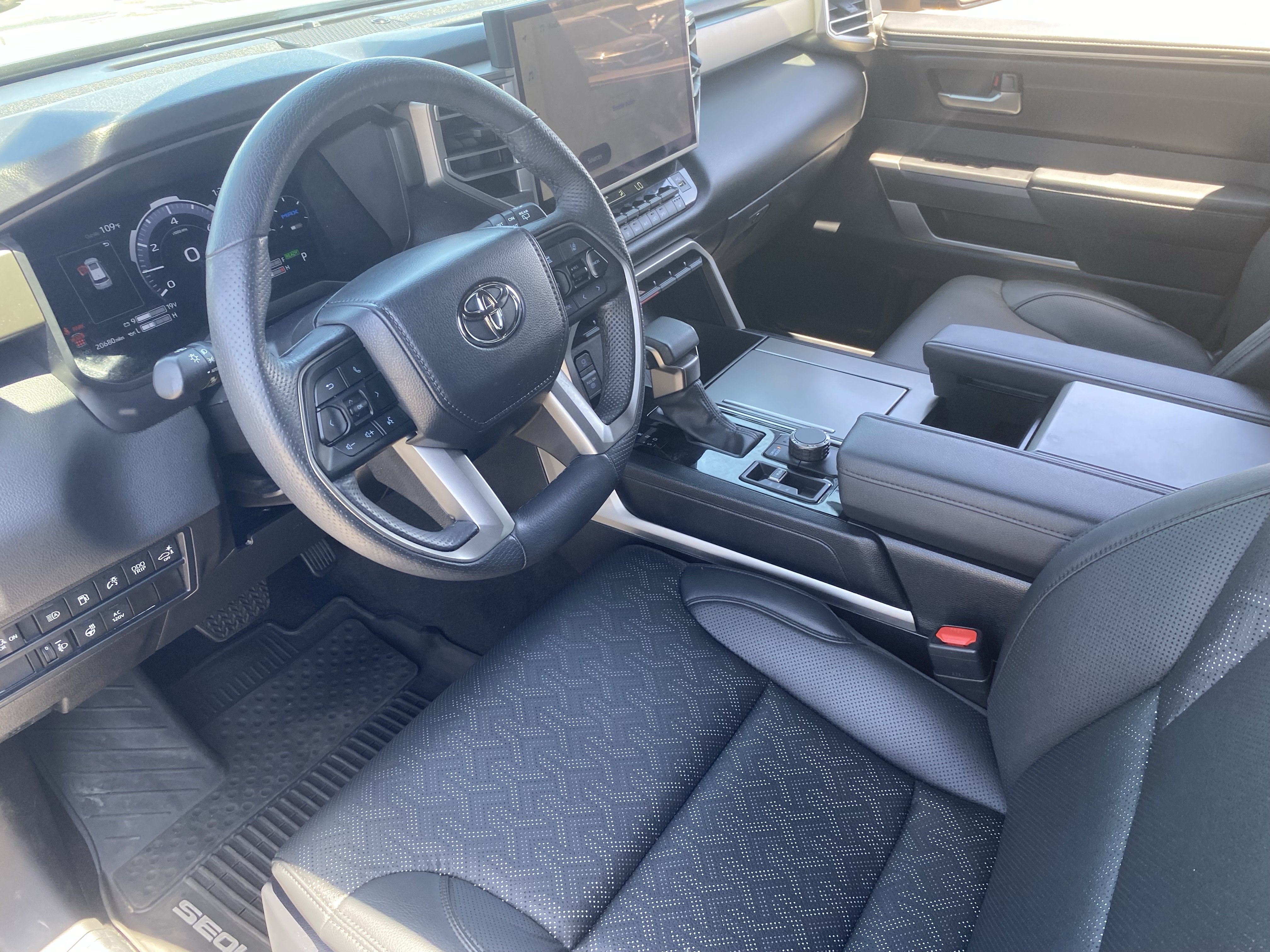 Used 2025 Toyota Sequoia SR5 w/ SR5 Premium Package AWD/4WD image 17