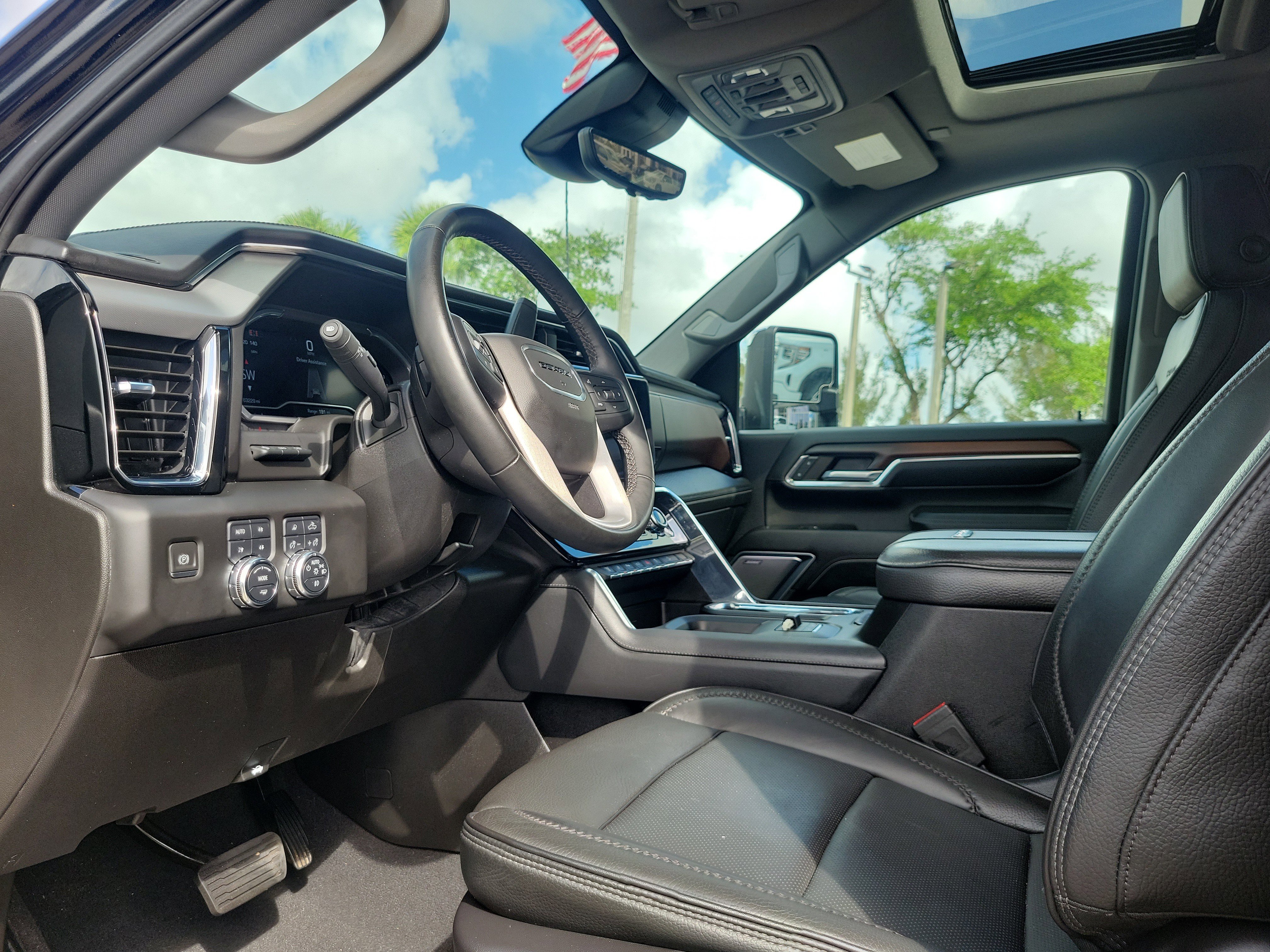 Used 2024 GMC Sierra 2500 Denali w/ Denali Reserve Package image 9