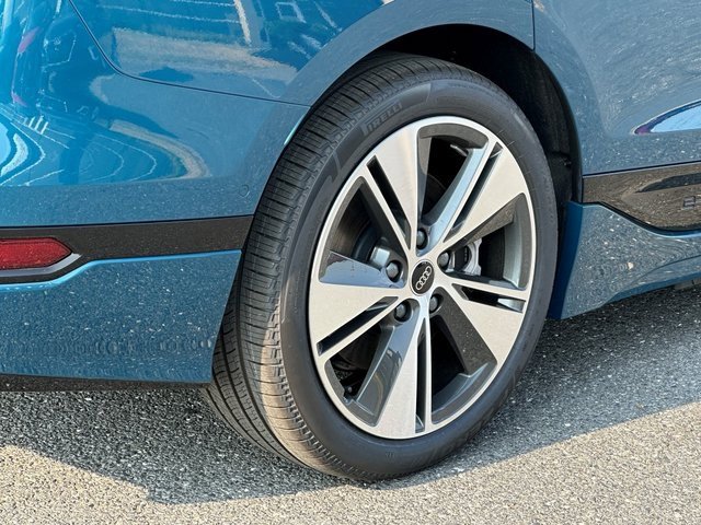 New 2025 Audi A6 e-tron Premium Plus image 9