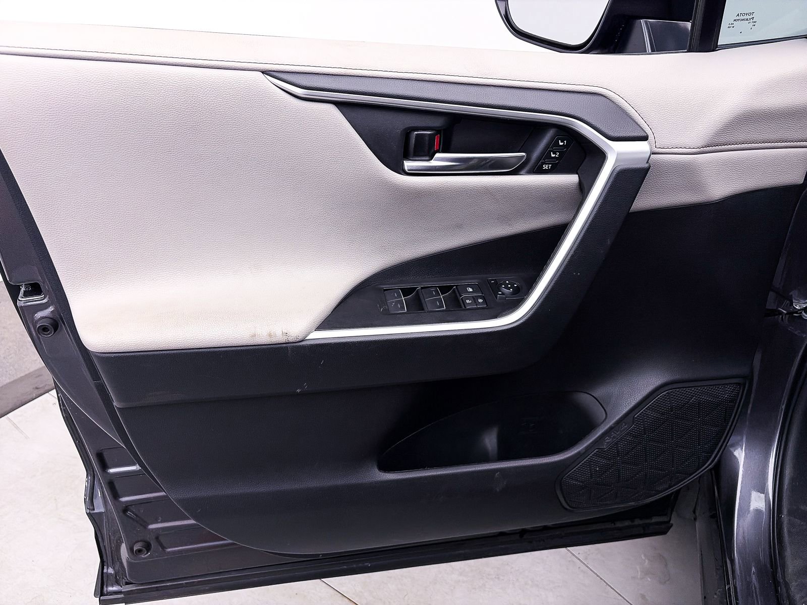 Used 2024 Toyota RAV4 Limited image 16