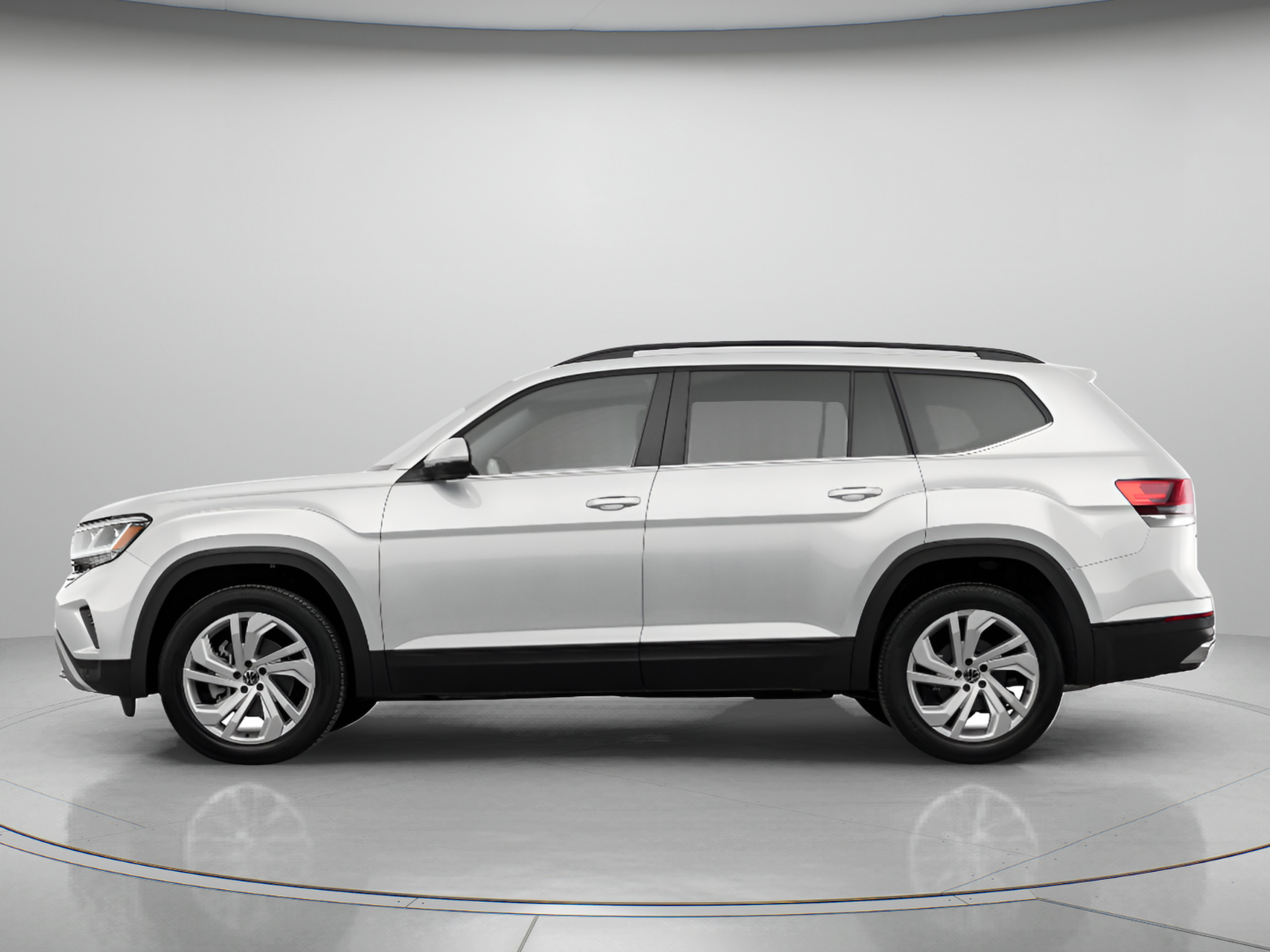 Used 2021 Volkswagen Atlas SE w/ Panoramic Sunroof Package FWD image 2