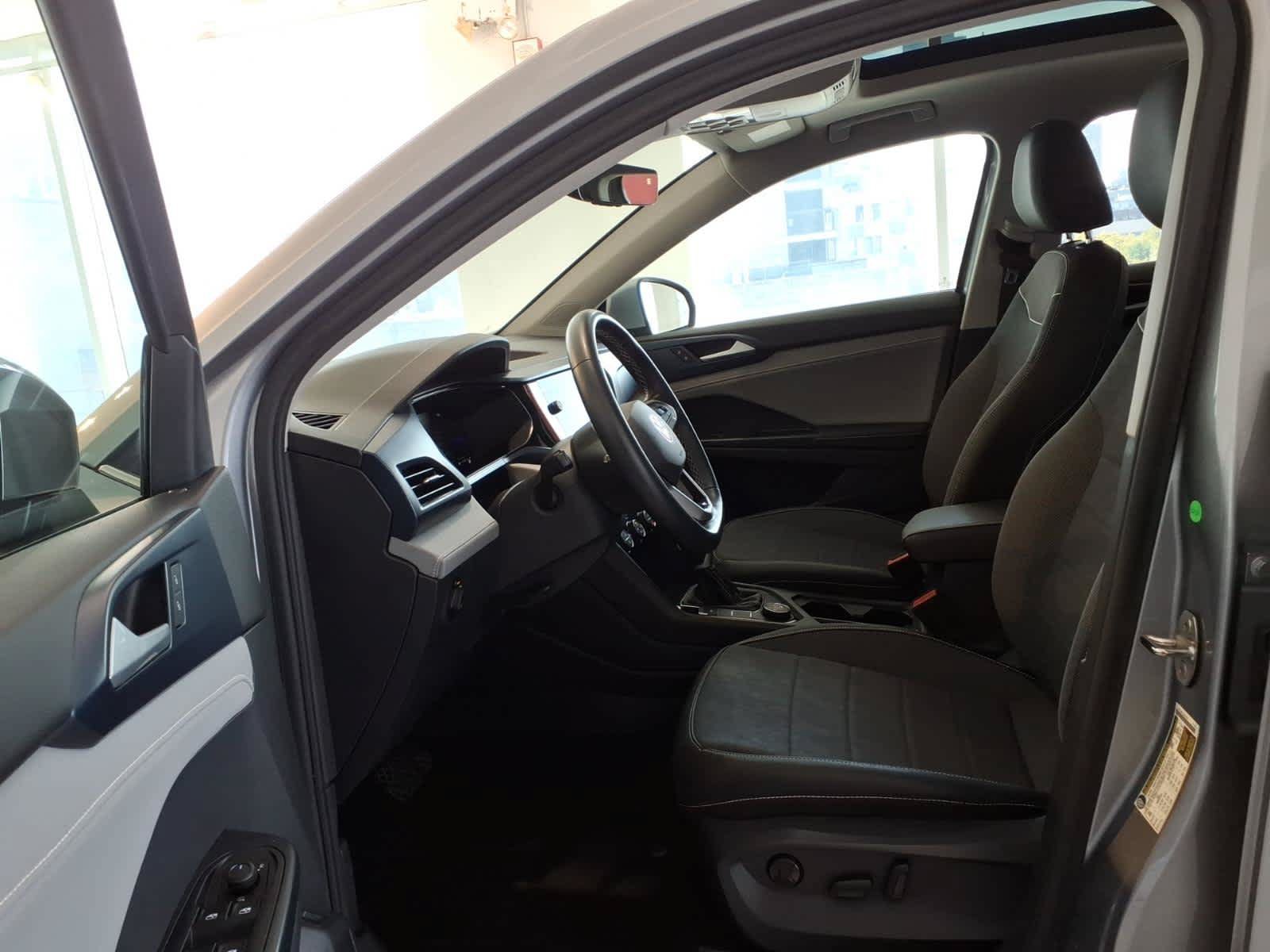 Used 2024 Volkswagen Taos SE AWD/4WD image 14
