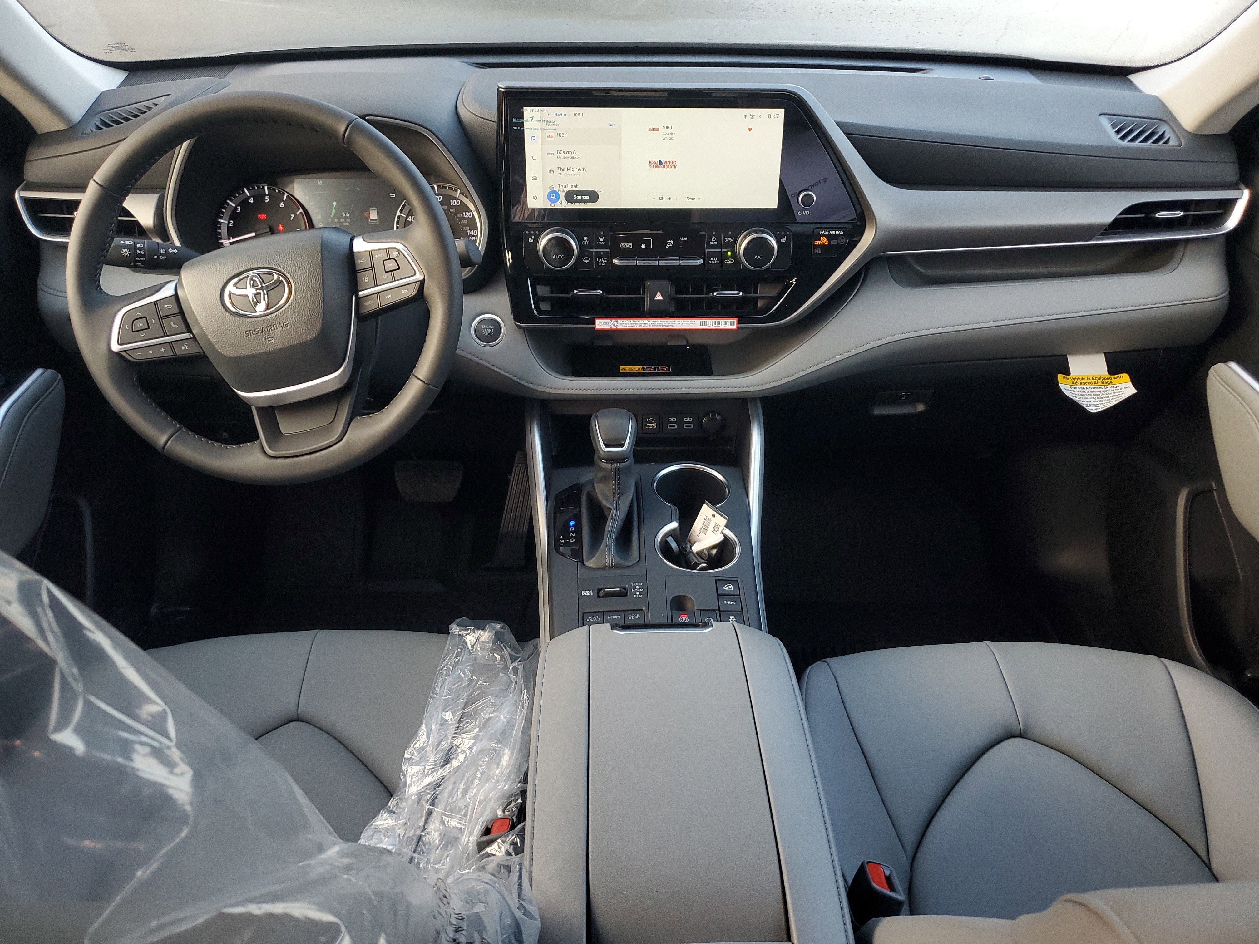 New 2026 Toyota Highlander XLE image 17