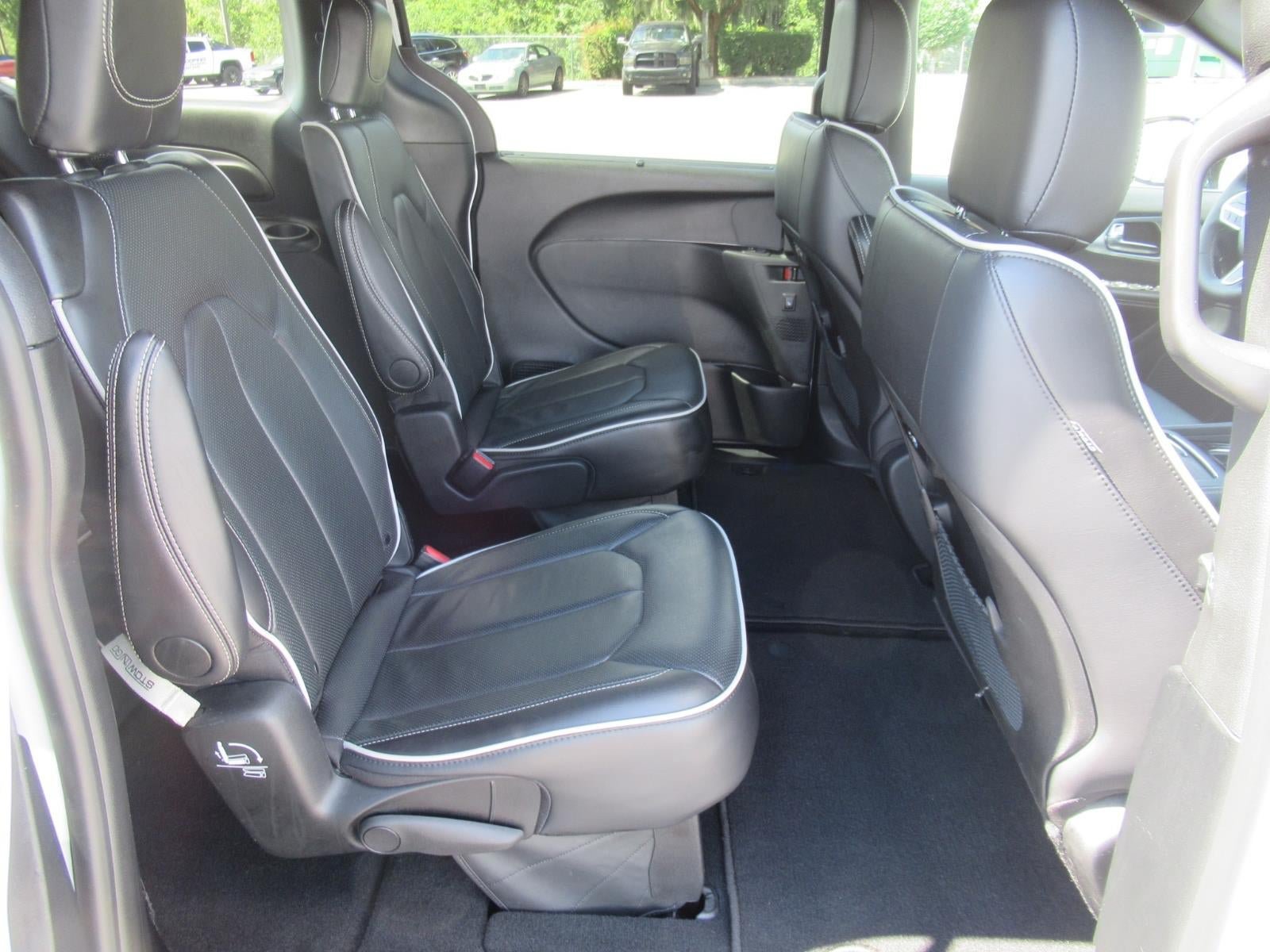 Used 2026 Chrysler Pacifica Limited FWD image 33