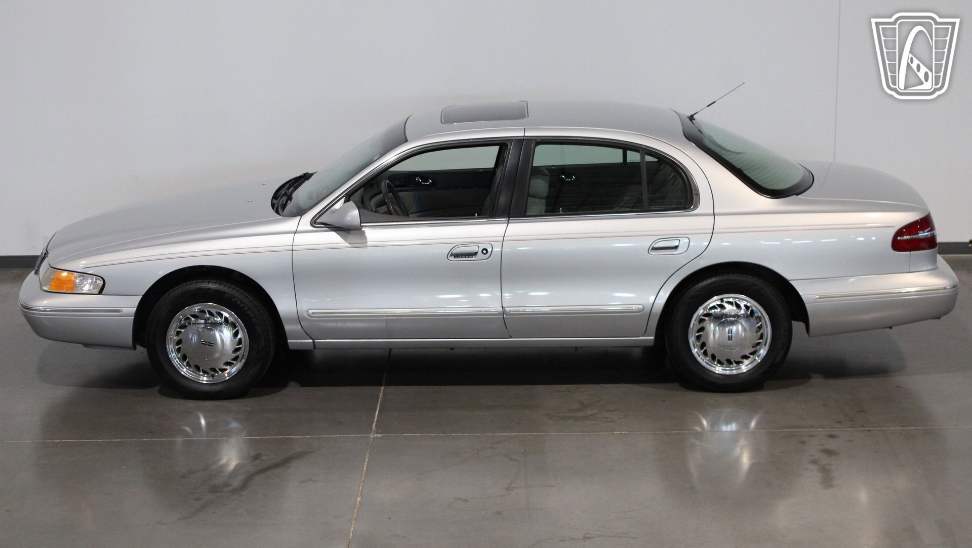 Used 1996 Lincoln Continental image 11