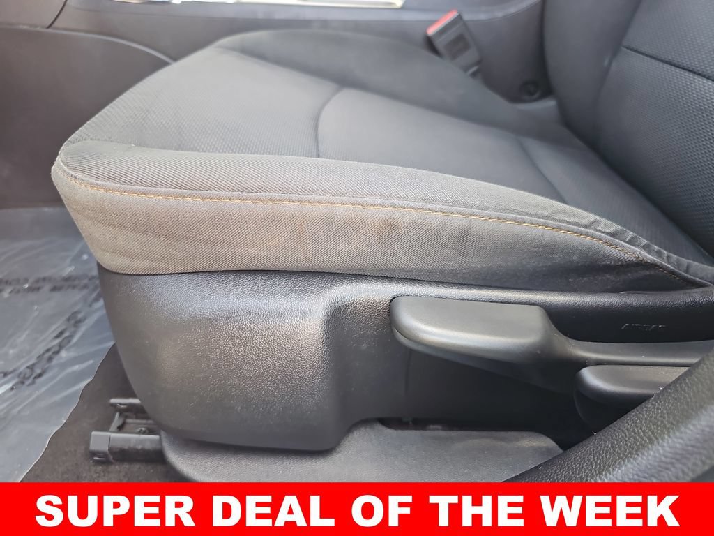 Used 2017 Chevrolet Cruze LS FWD image 27