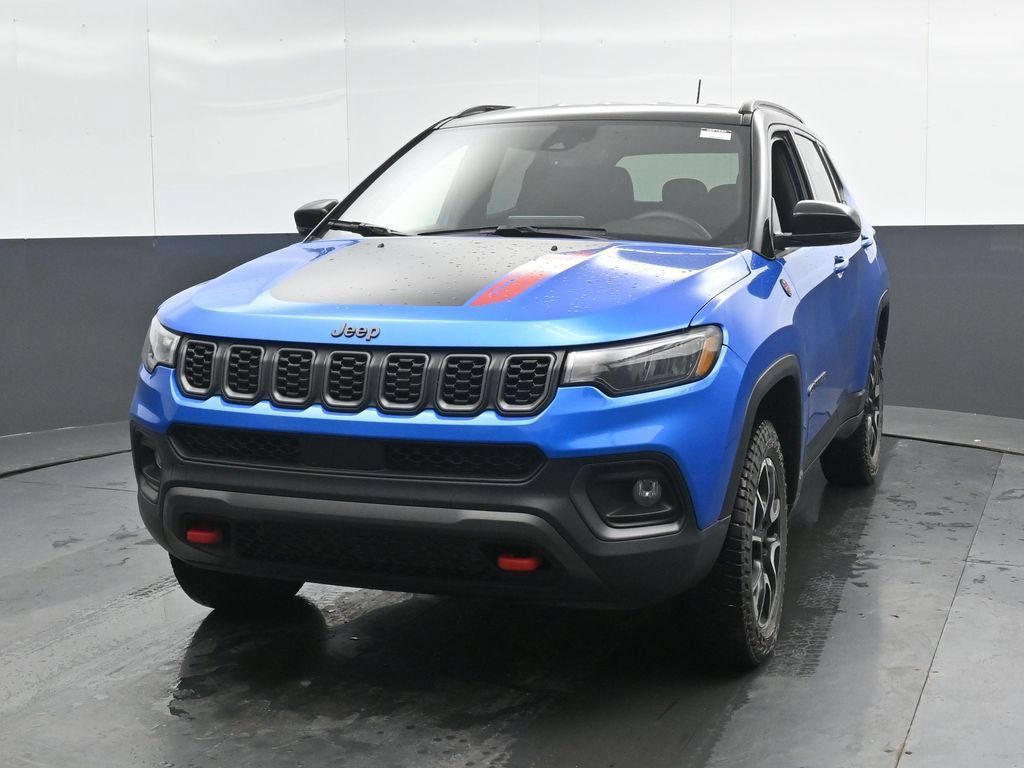 Used 2025 Jeep Compass Trailhawk AWD/4WD image 6