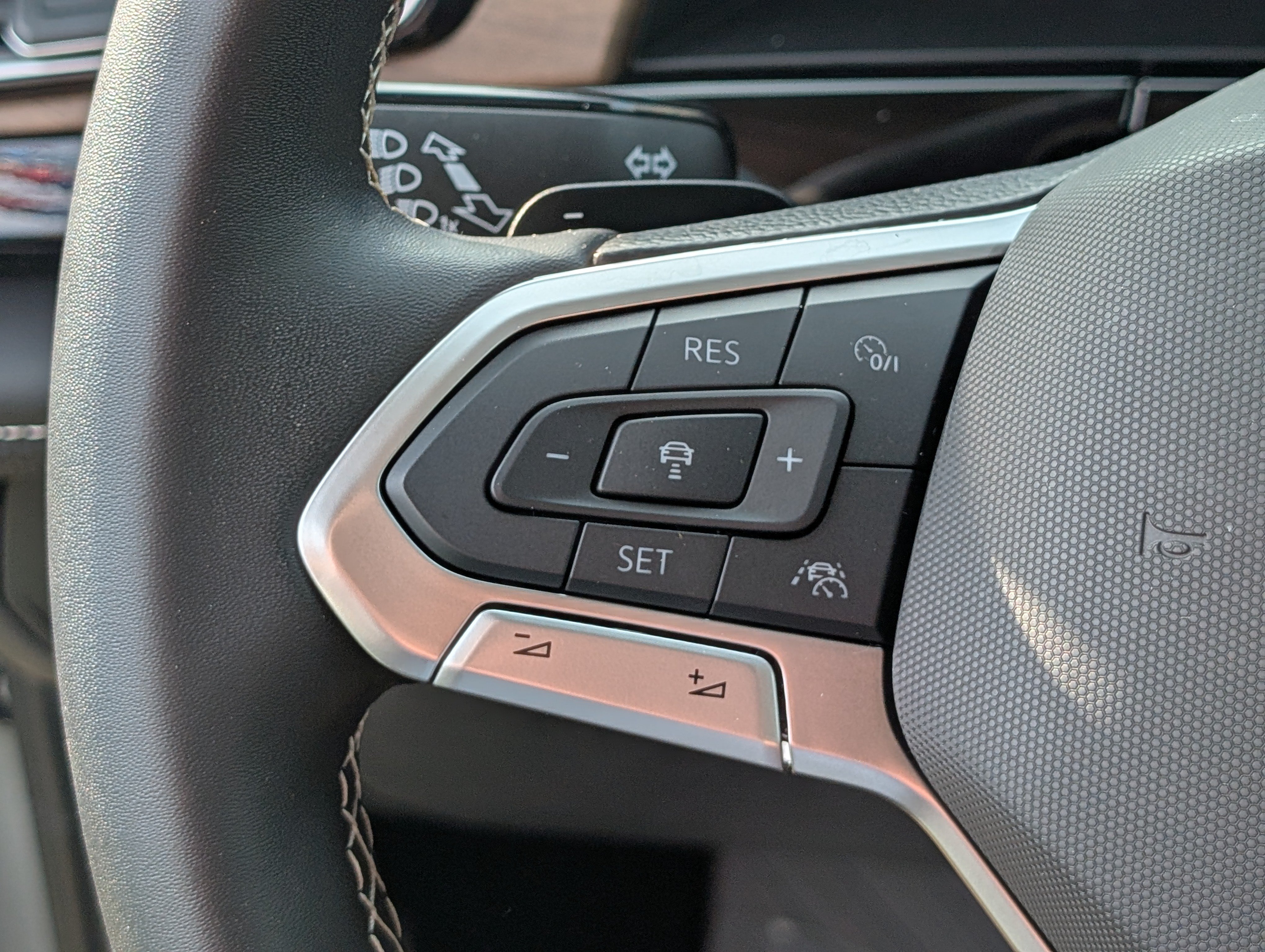 Used 2026 Volkswagen Atlas SE w/ Panoramic Sunroof Package FWD image 24
