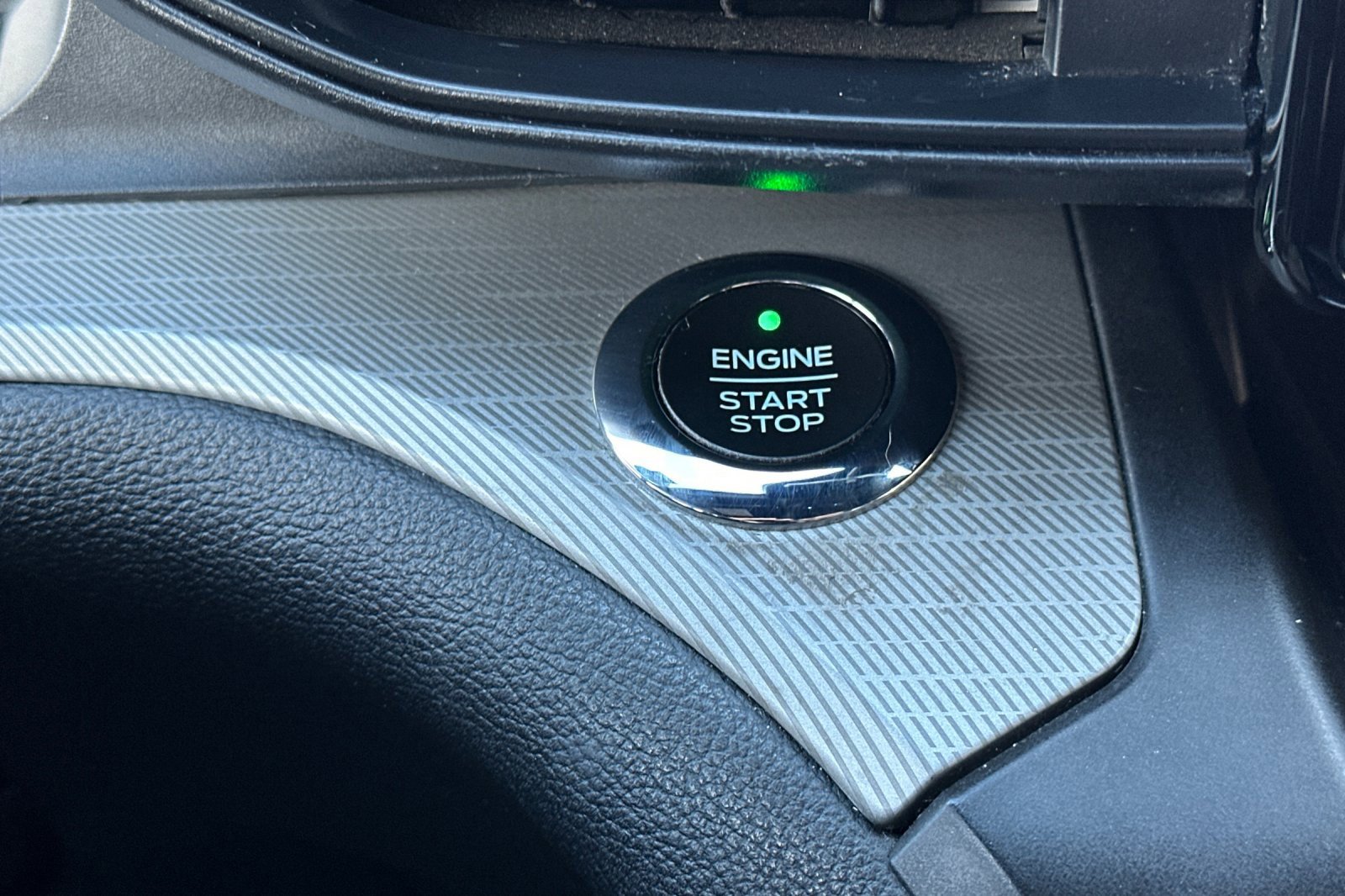 Used 2020 Ford Explorer XLT image 30