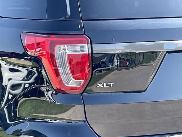 Used 2018 Ford Explorer XLT w/ Equipment Group 202A FWD image 6
