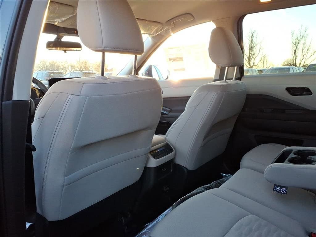 New 2025 Nissan Pathfinder SV w/ Black Appearance Package image 26