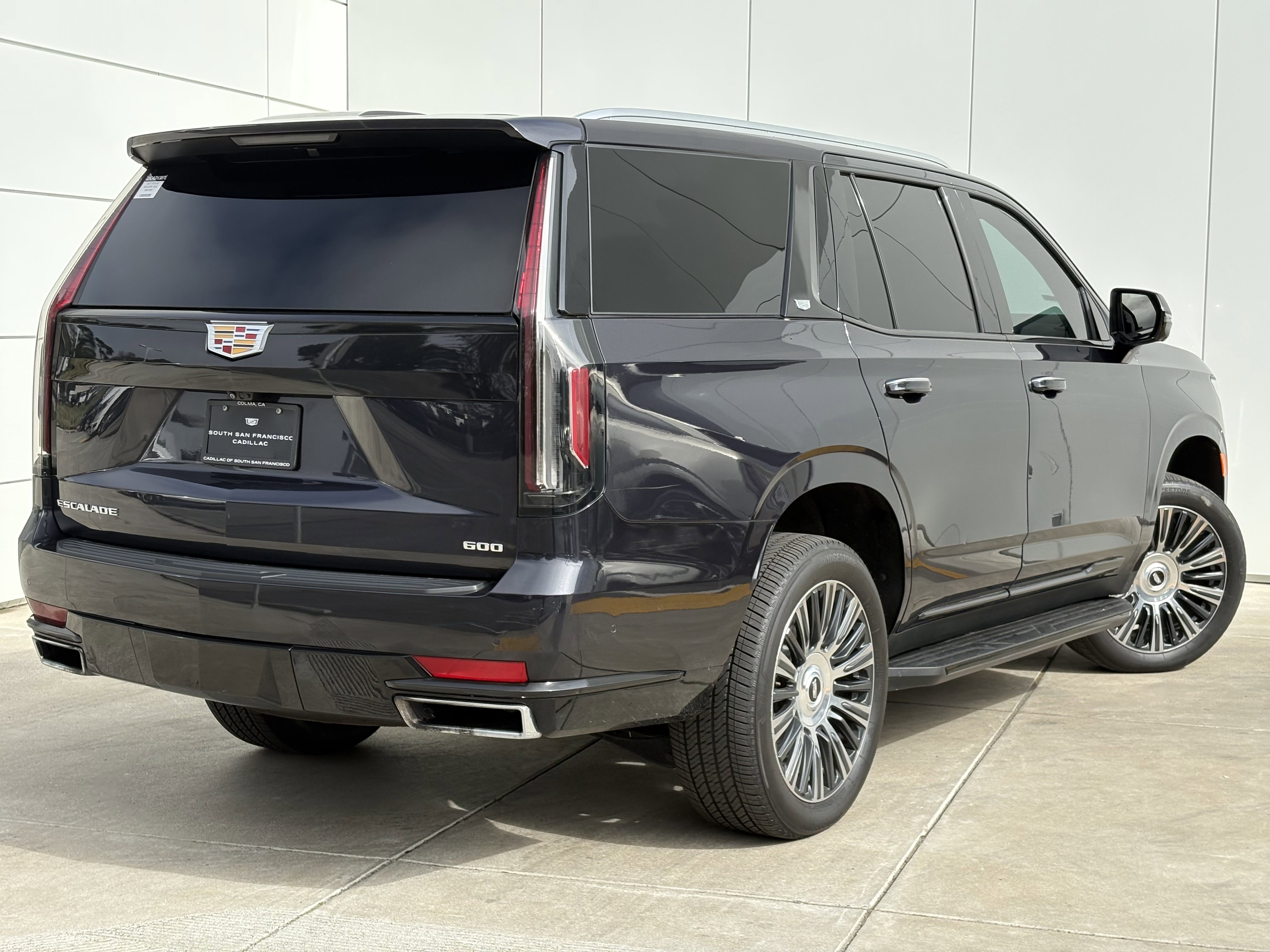 Certified 2022 Cadillac Escalade Premium Luxury image 7
