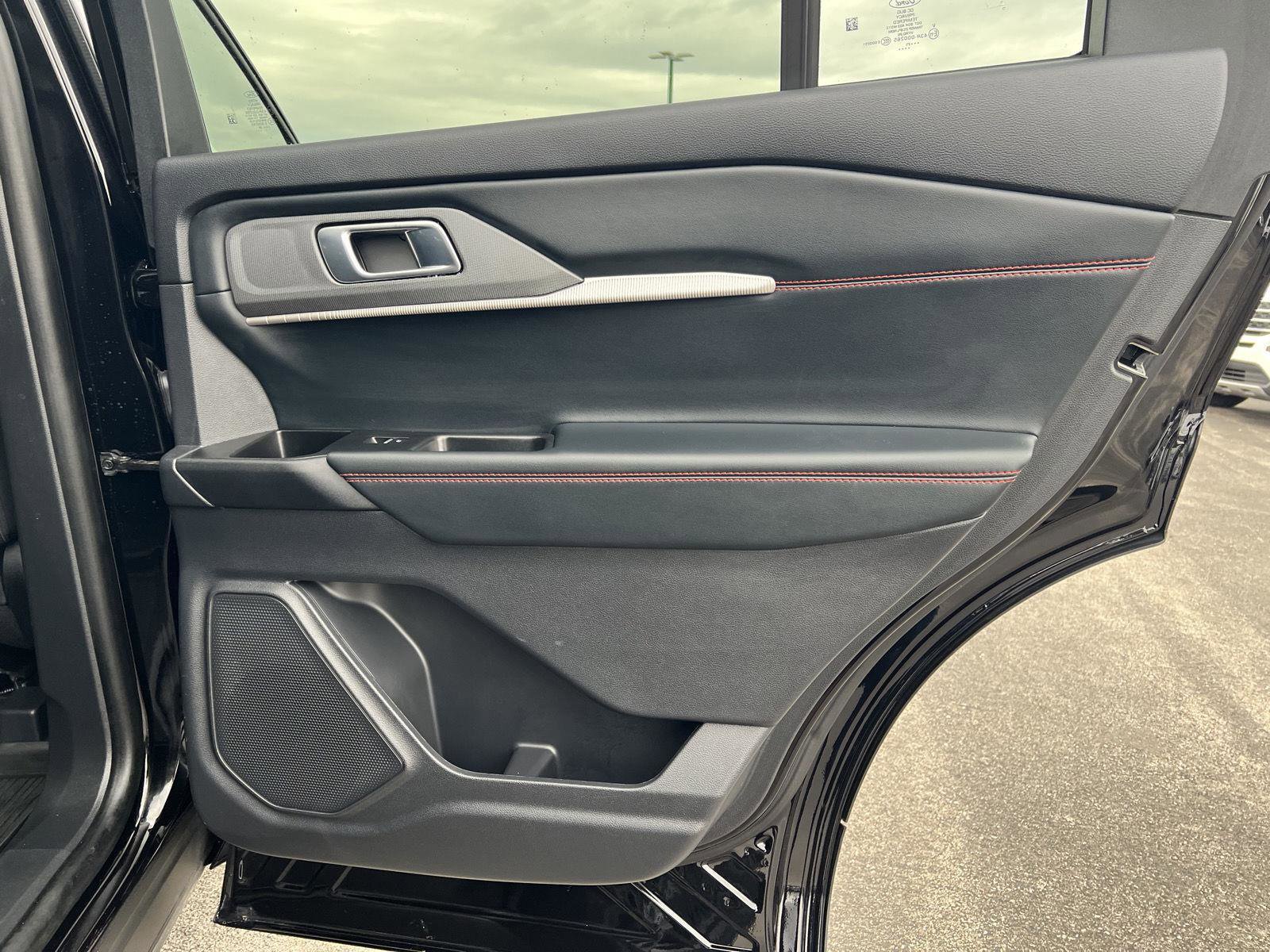 Used 2025 Ford Explorer ST-Line w/ ST-Line Street Pack AWD/4WD image 19