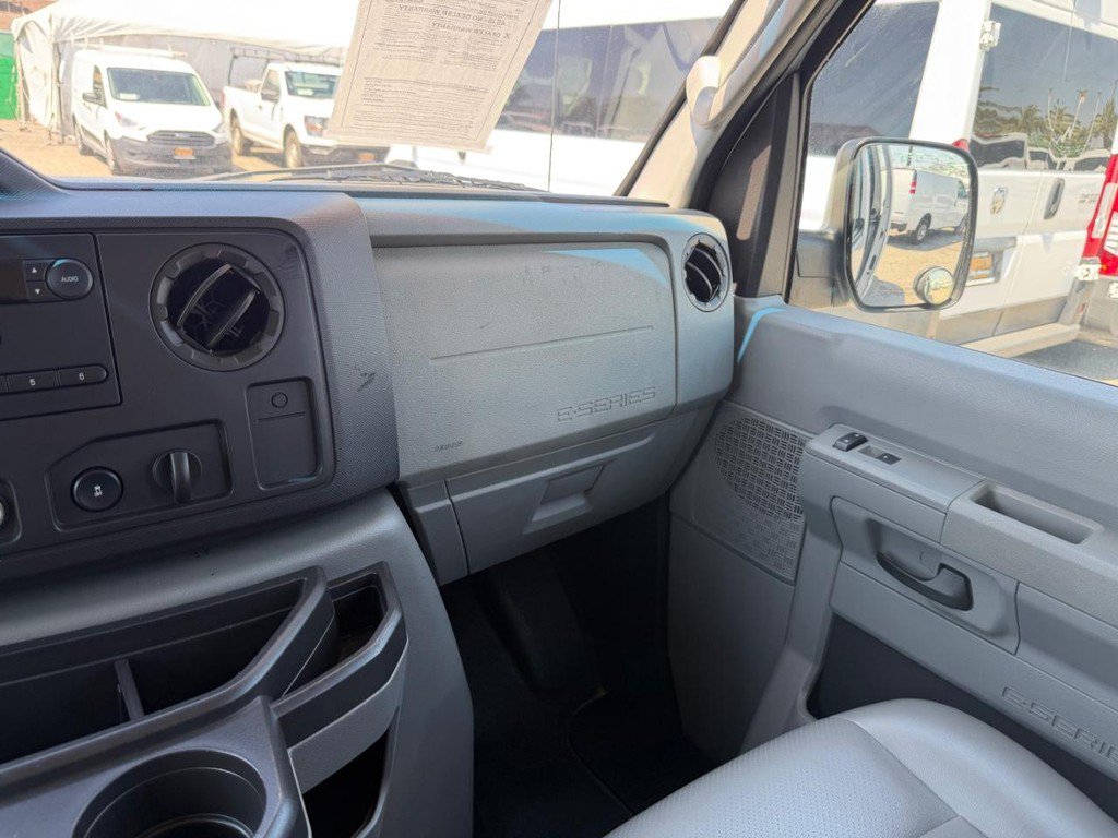 Used 2009 Ford E-350 and Econoline 350 Extended Wagon Super Duty RWD image 26