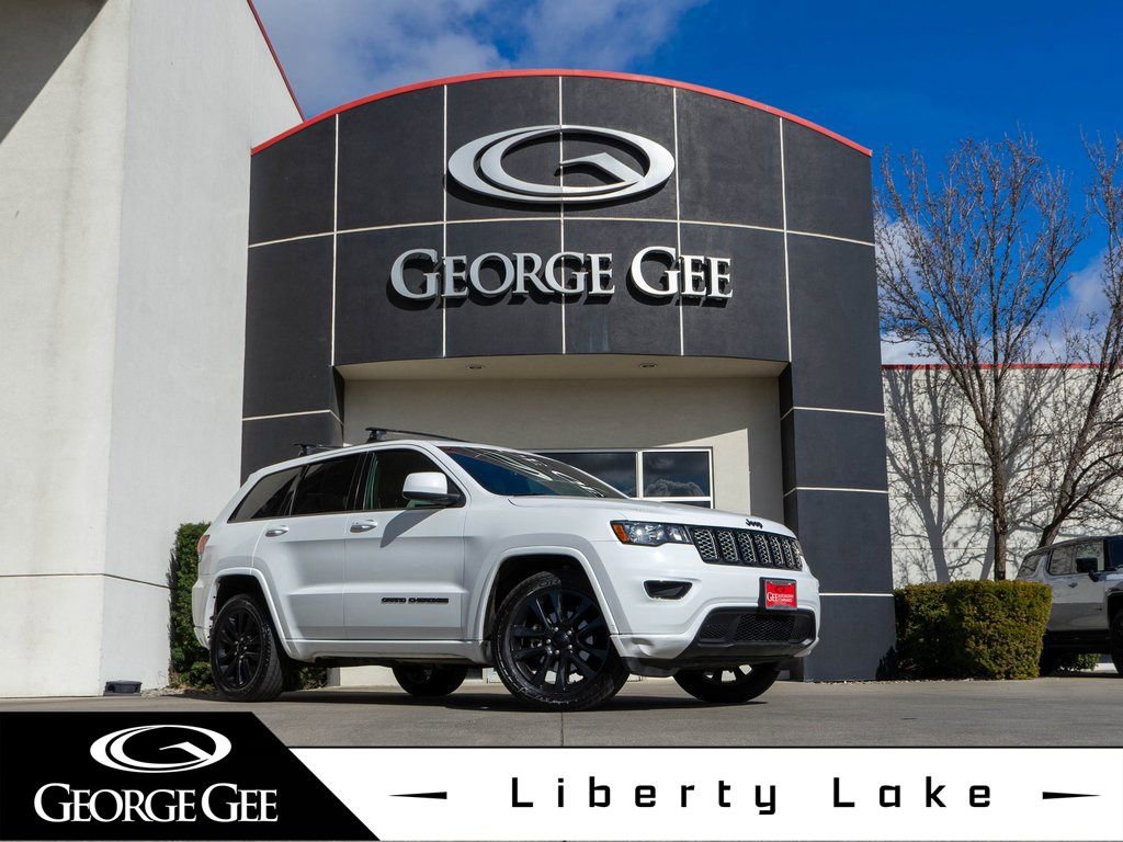 Used 2017 Jeep Grand Cherokee Altitude image 1