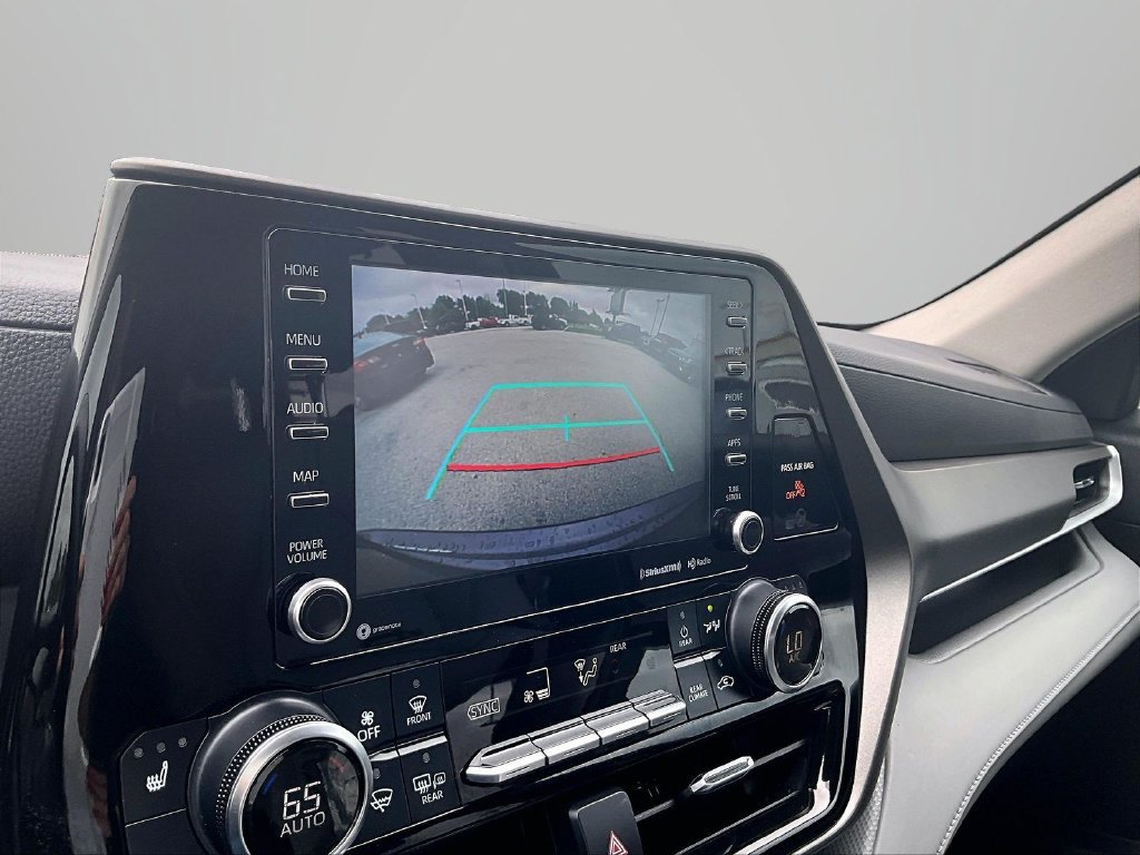 Used 2022 Toyota Highlander XLE FWD image 22