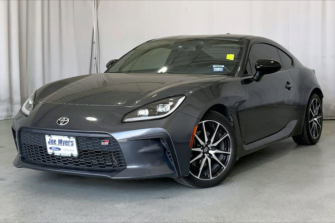 Used 2022 Toyota GR86 image 2