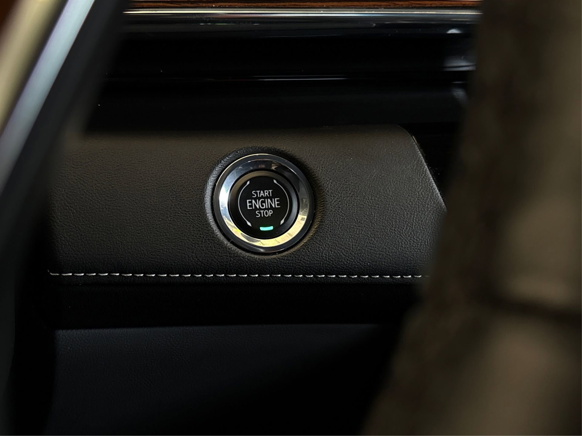 Used 2023 Cadillac Escalade Premium Luxury image 26