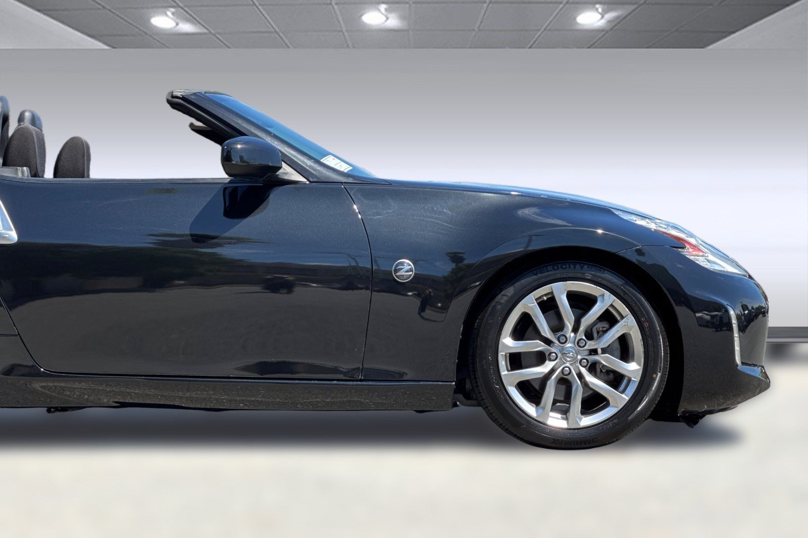 Used 2014 Nissan 370Z Roadster RWD image 29