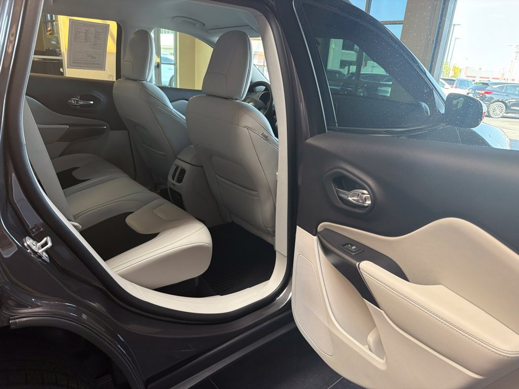 Used 2020 Jeep Cherokee Latitude Plus FWD image 12