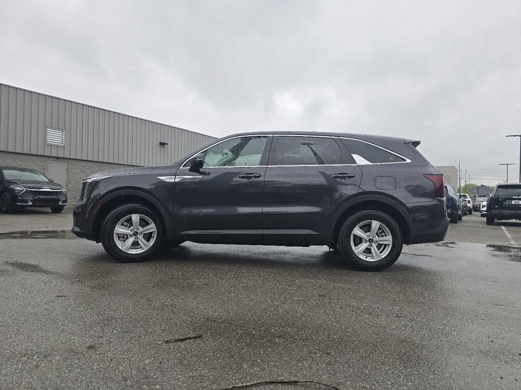 Used 2026 Kia Sorento LX FWD image 11