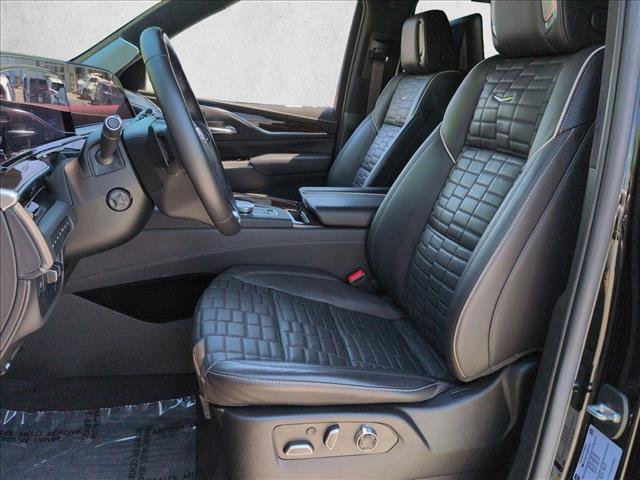 Used 2022 Cadillac Escalade Premium Luxury Platinum w/ Heavy-Duty Trailer Package AWD/4WD image 16