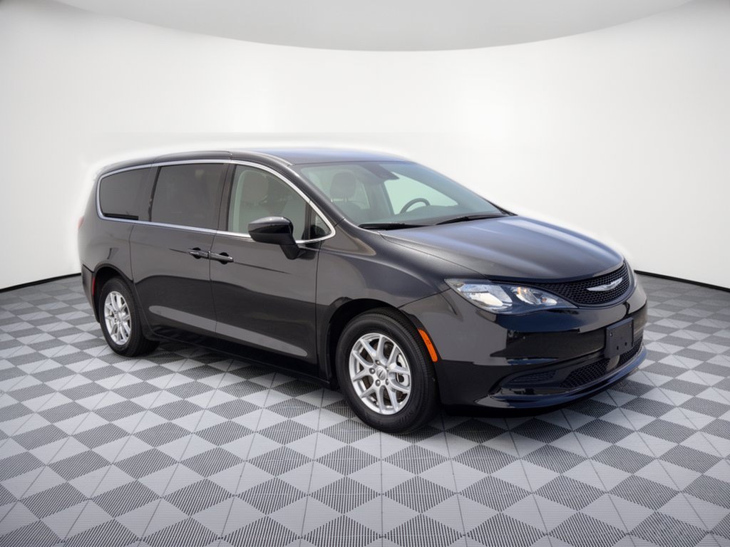 Used 2023 Chrysler Voyager LX FWD image 7