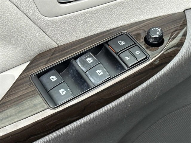 Used 2020 Toyota Sienna XLE image 17