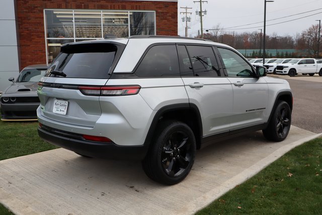 New 2025 Jeep Grand Cherokee Altitude image 30