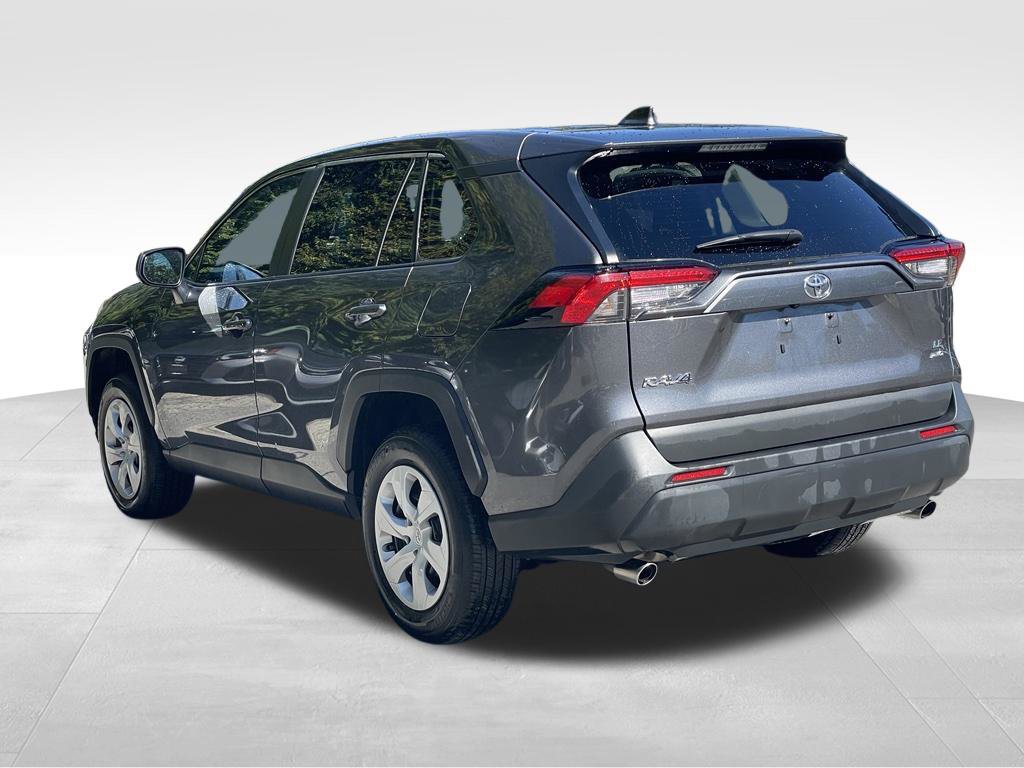 Used 2025 Toyota RAV4 LE AWD/4WD image 5