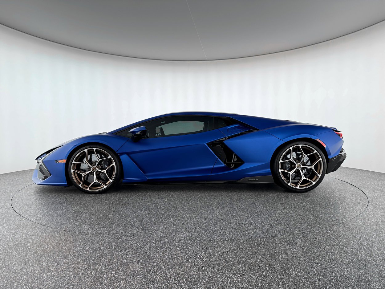 Used 2025 Lamborghini Revuelto image 2