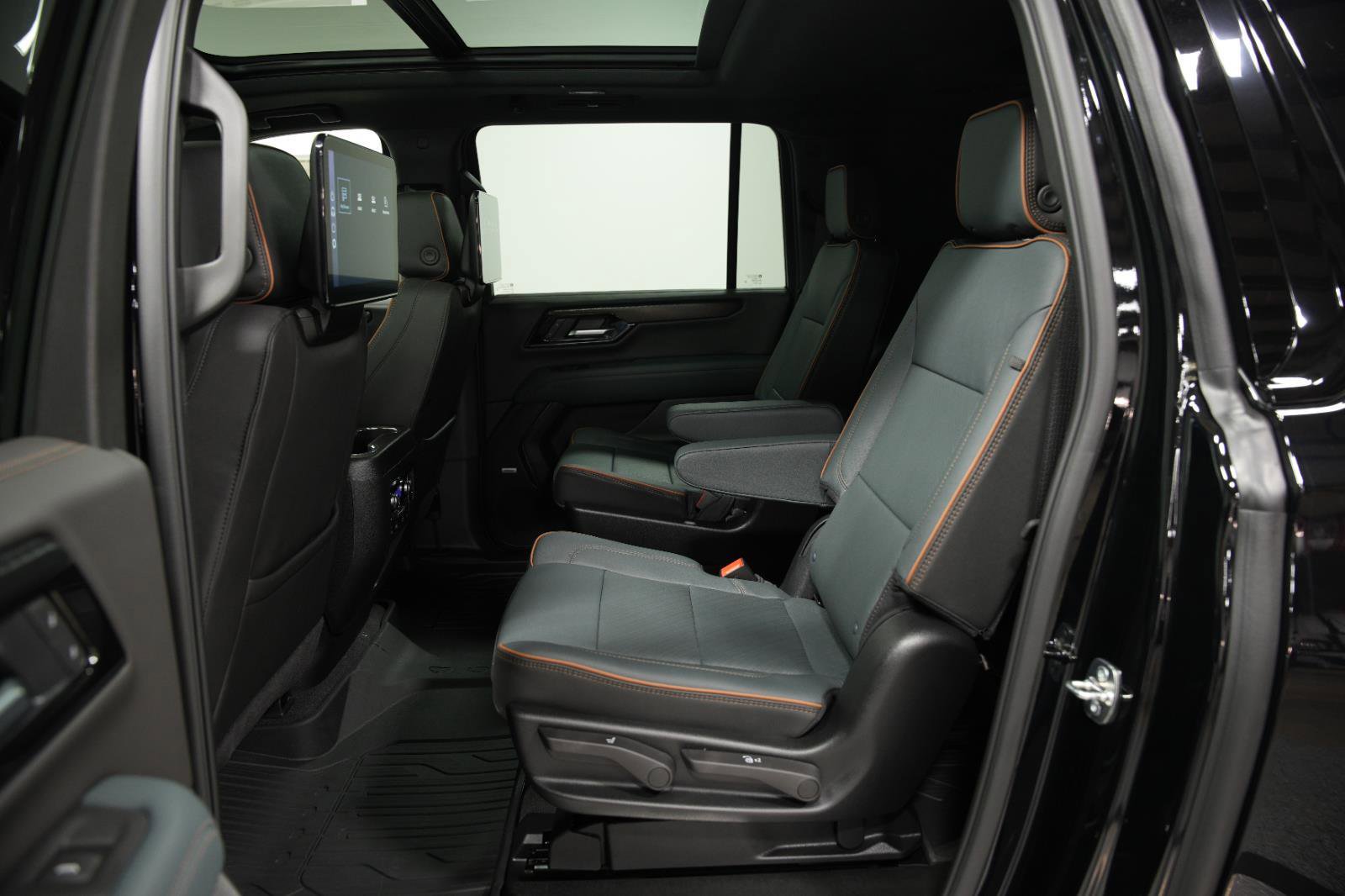 New 2026 GMC Yukon XL AT4 w/ AT4 Premium Plus Package AWD/4WD image 25