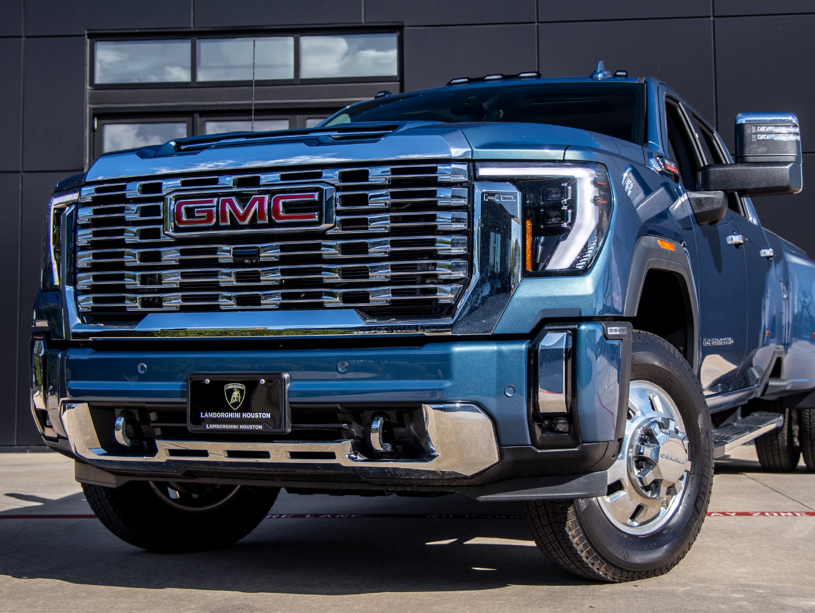 Used 2026 GMC Sierra 3500 Denali w/ Denali Reserve Package AWD/4WD image 3