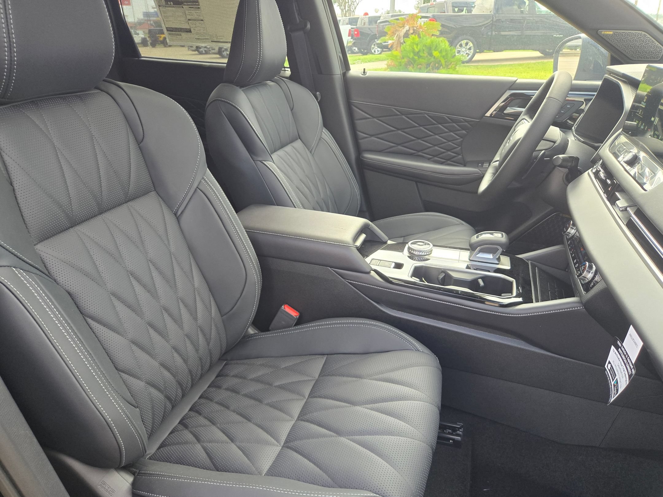 New 2026 Mitsubishi Outlander SEL Black Edition FWD image 25