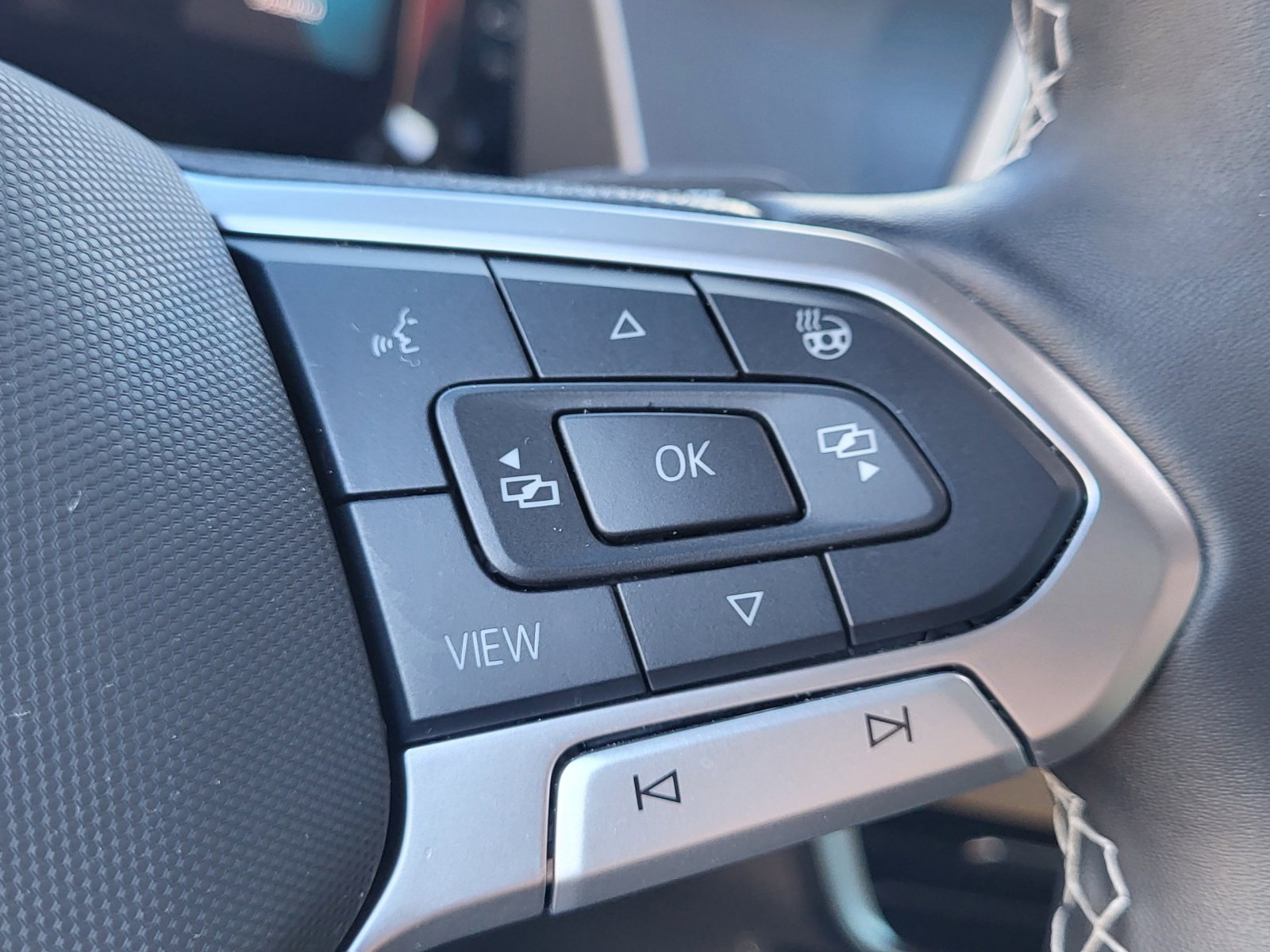 Used 2024 Volkswagen Atlas Cross Sport SE image 27