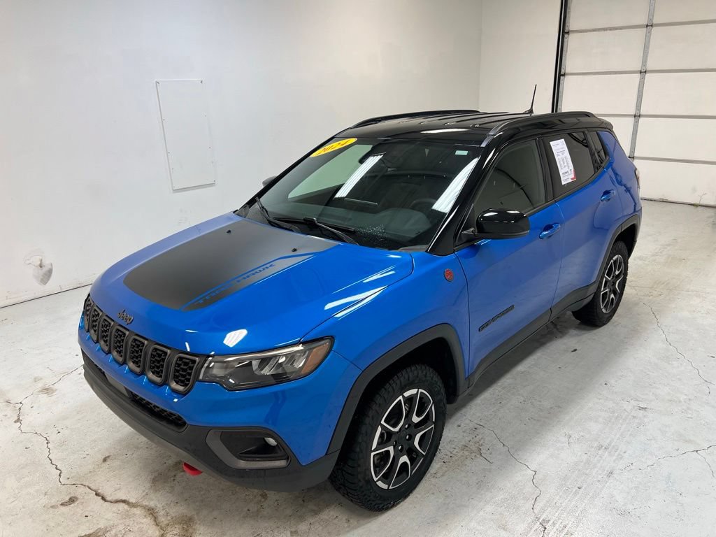 Used 2024 Jeep Compass Trailhawk AWD/4WD image 6