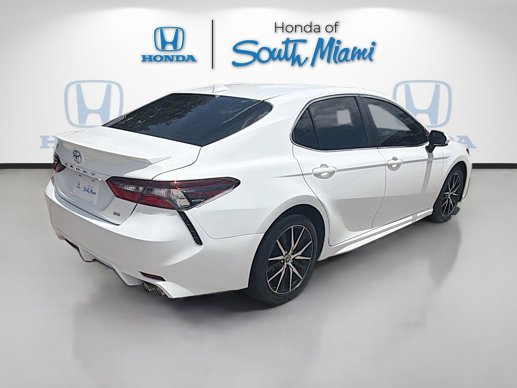 Used 2022 Toyota Camry SE w/ Convenience Package FWD image 7
