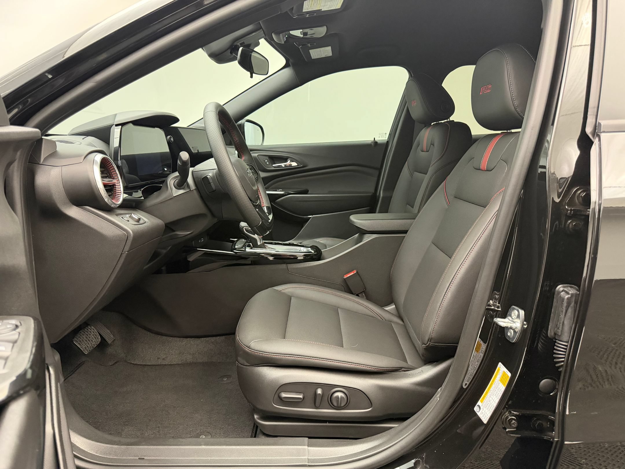 New 2026 Chevrolet Trax RS w/ Driver Confidence Package FWD image 5