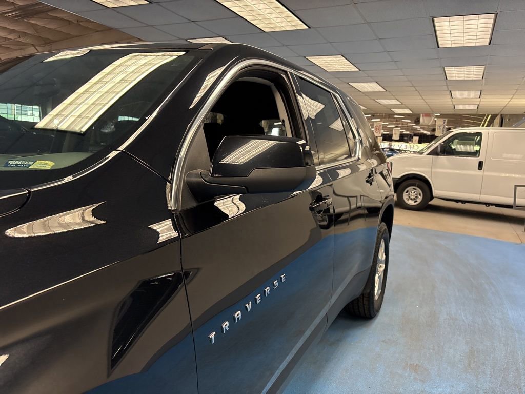Used 2021 Chevrolet Traverse LS image 17
