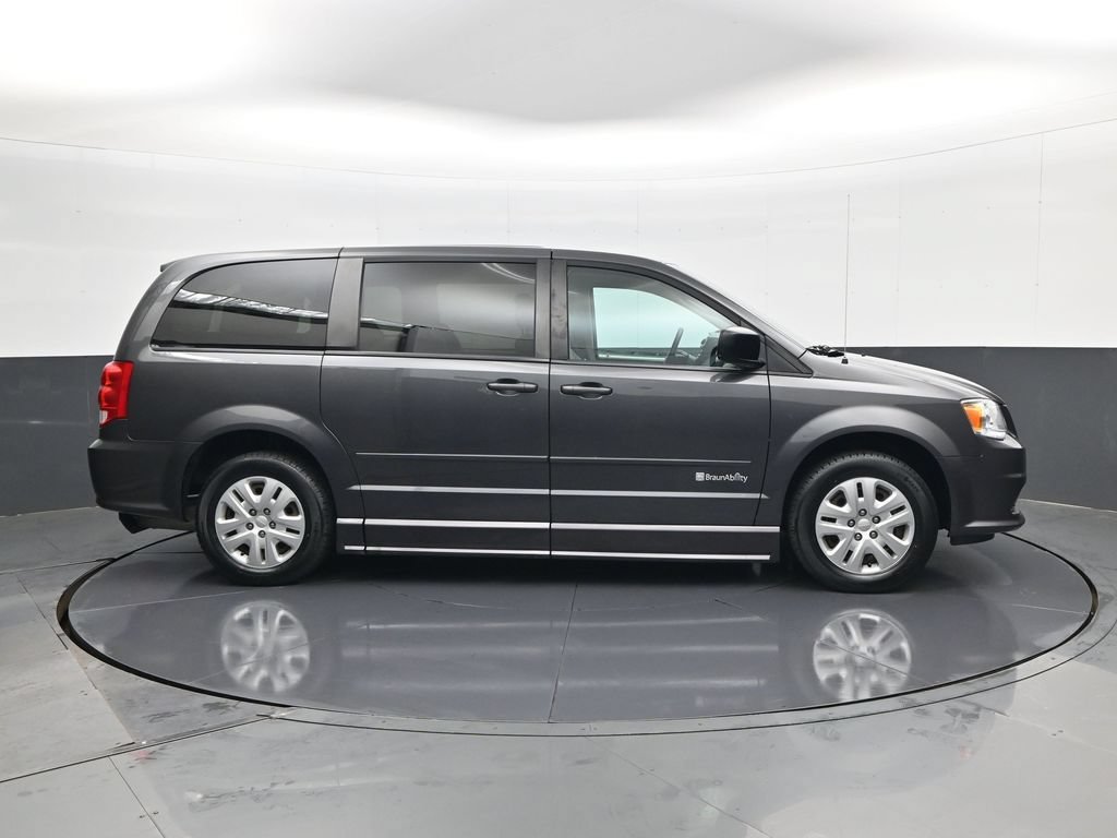 Used 2016 Dodge Grand Caravan SE w/ Quick Order Package 29E SE FWD image 5