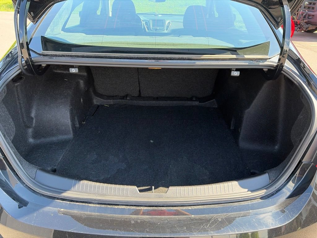 Used 2017 Chevrolet Malibu LT FWD image 13