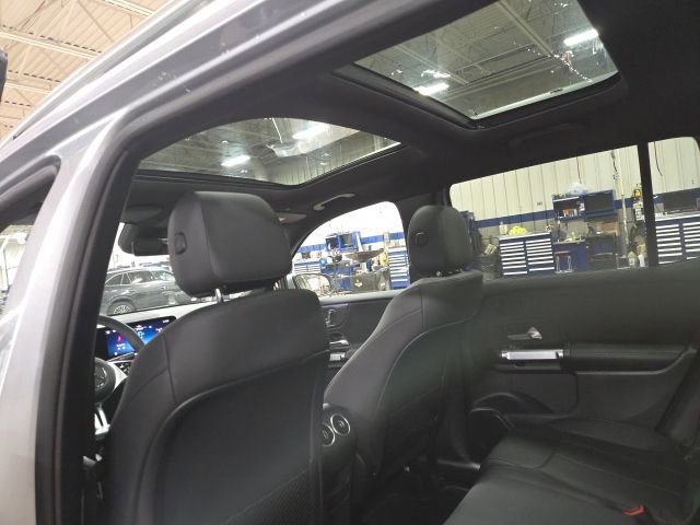 Used 2025 Mercedes-Benz GLB 250 4MATIC image 6
