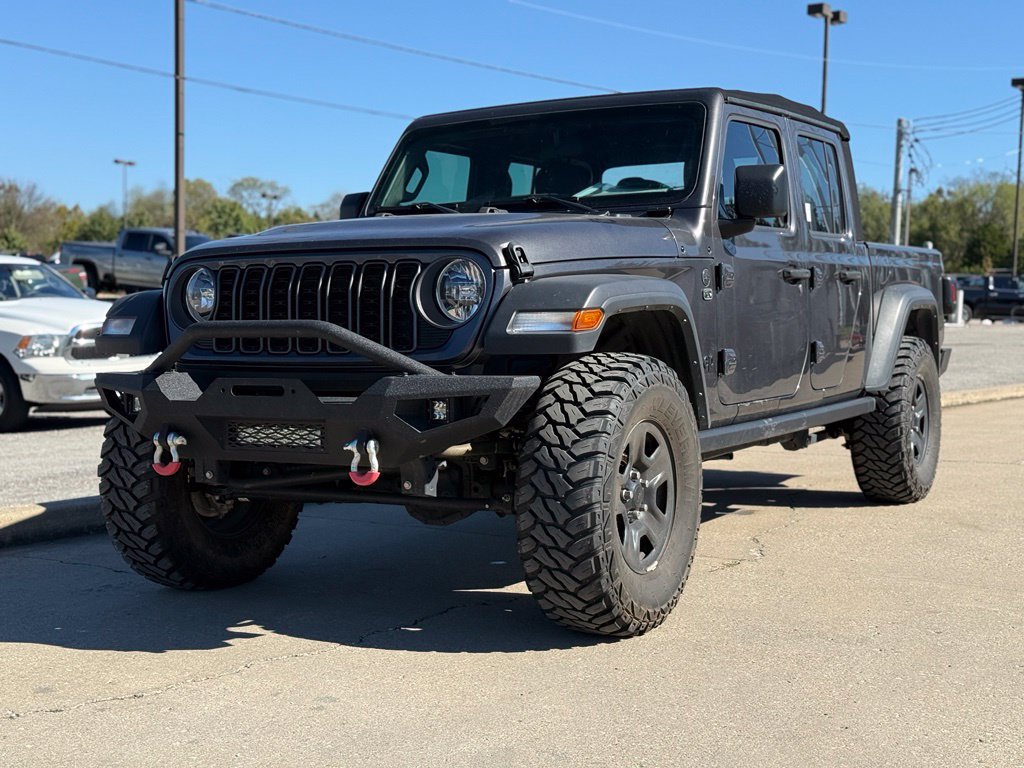 Used 2024 Jeep Gladiator Sport AWD/4WD image 2