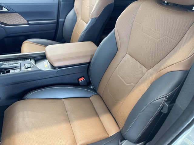 Used 2025 Lexus GX 550 w/ Accessory Package (Z1) AWD/4WD image 19