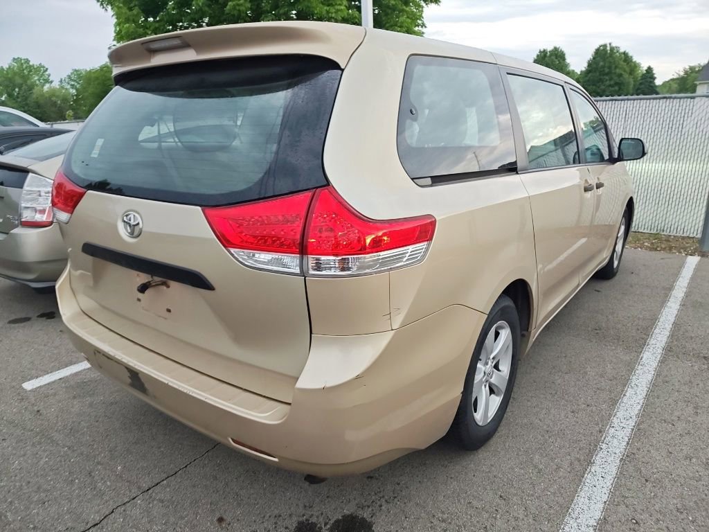 Used 2013 Toyota Sienna L FWD image 4