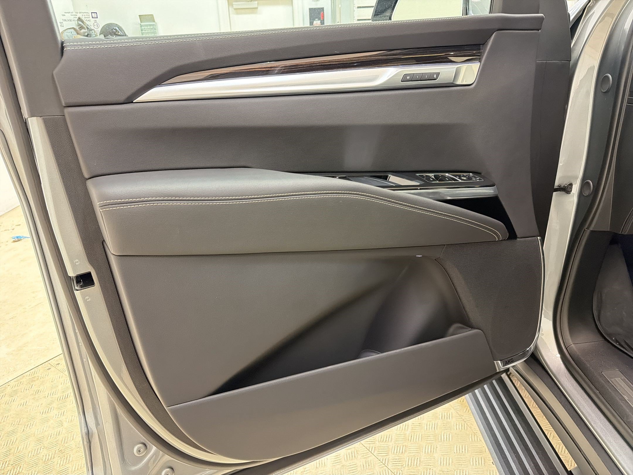 Certified 2026 Cadillac Escalade Luxury w/ LPO, Floor Liner Package AWD/4WD image 18