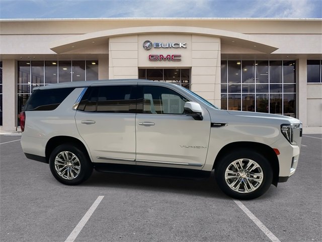 Used 2023 GMC Yukon SLT w/ SLT Luxury Package image 17